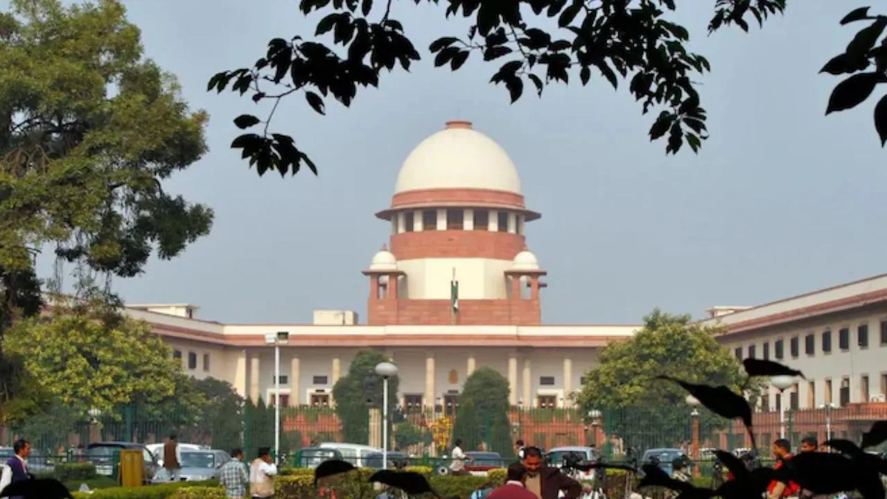 Supreme Court ने रेप के आरोपी पुलिस अधिकारी को जमानत देने के हाई कोर्ट के फैसले को किया रद्द 