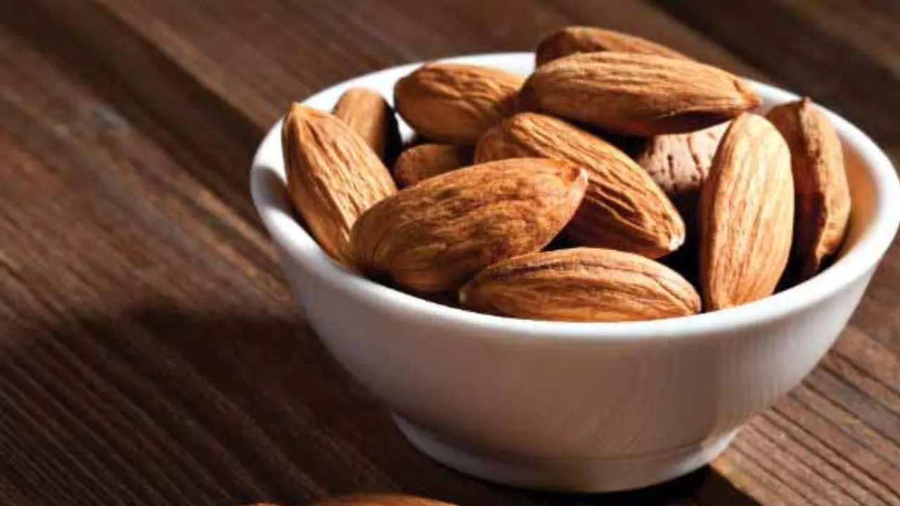 Health Tips: गर्मी में बादाम रोजाना कितने खाने चाहिए, यहां जानिए सही जानकारी