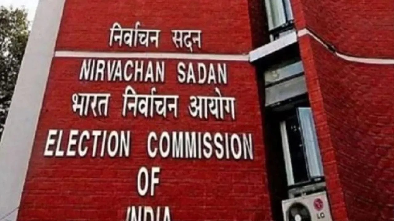 सर्वेक्षणों की आड़ में मतदाताओं का विवरण मांगना बंद करें राजनीतिक दल: निर्वाचन आयोग 