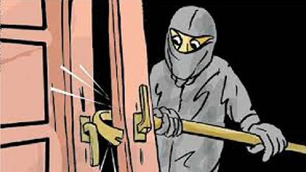 लखीमपुर-खीरी: फूलबेहड़ में पूर्व प्रधान के घर का ताला तोड़कर लाखों की चोरी