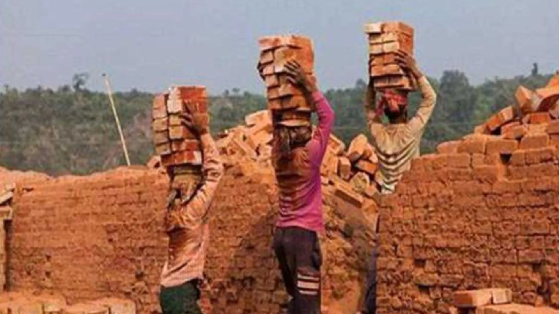 बदायूं: सुबह 11 बजे के बाद काम नहीं करेंगे ईंट भट्ठा मजदूर, शाम चार बजे होगा शुरू