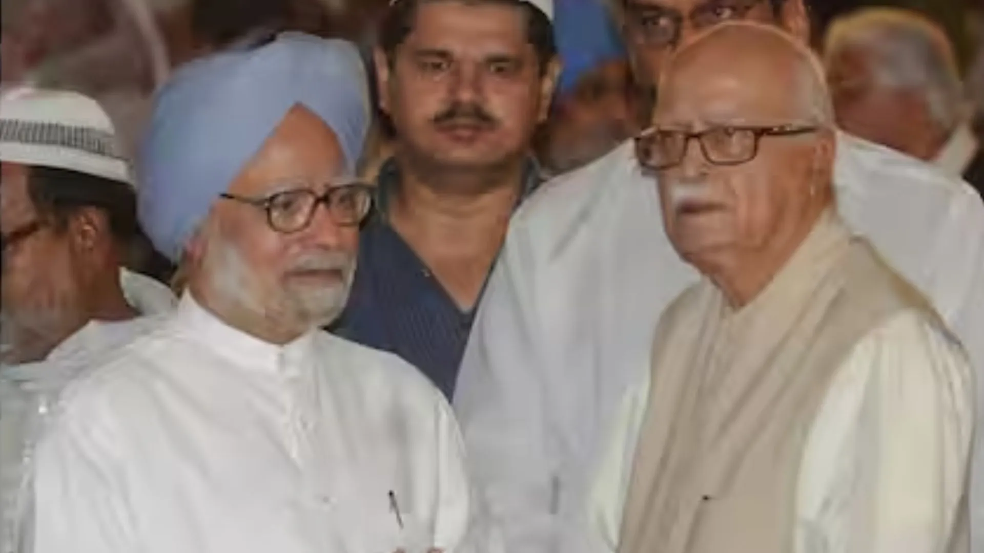 Lok Sabha Election 2024: मनमोहन सिंह और आडवाणी ने घर से किया मतदान, निर्वाचन अधिकारी ने दी जानकारी