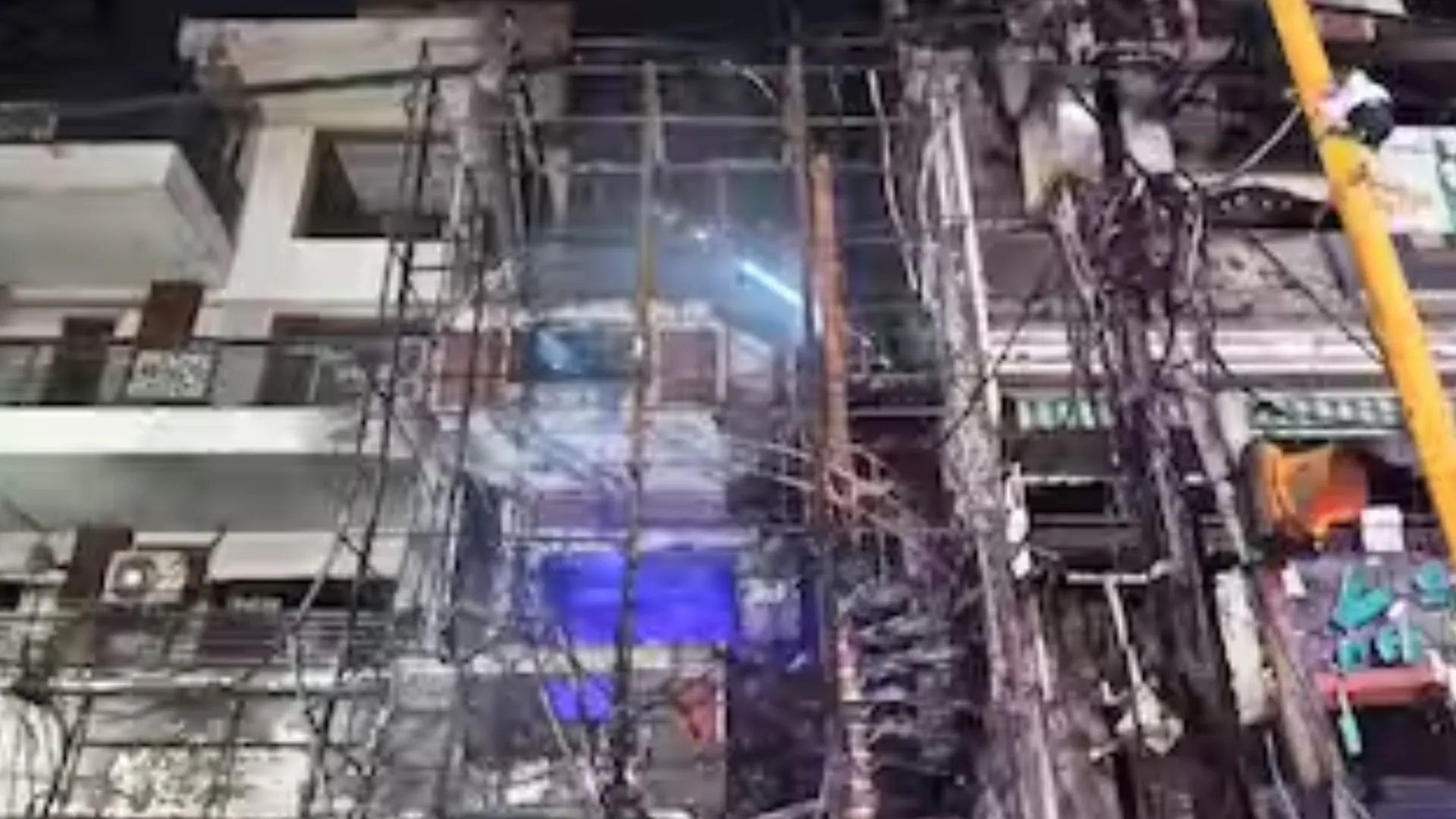 दिल्ली सरकार ने अस्पताल में आग लगने की घटना की मजिस्ट्रेट जांच का दिया आदेश 