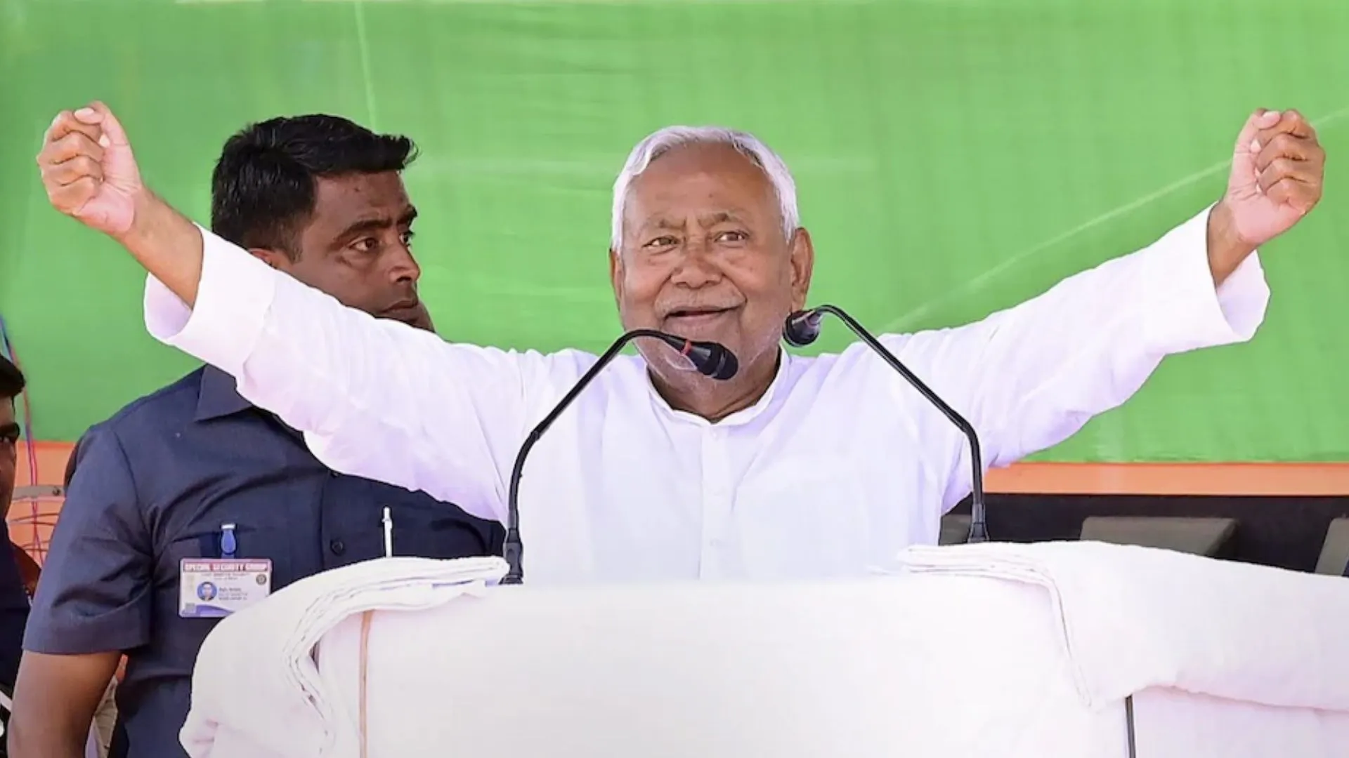 'चाहते हैं एक बार फिर नरेन्द्र मोदी मुख्यमंत्री बनें', नीतीश की फिर से जुबान फिसली 