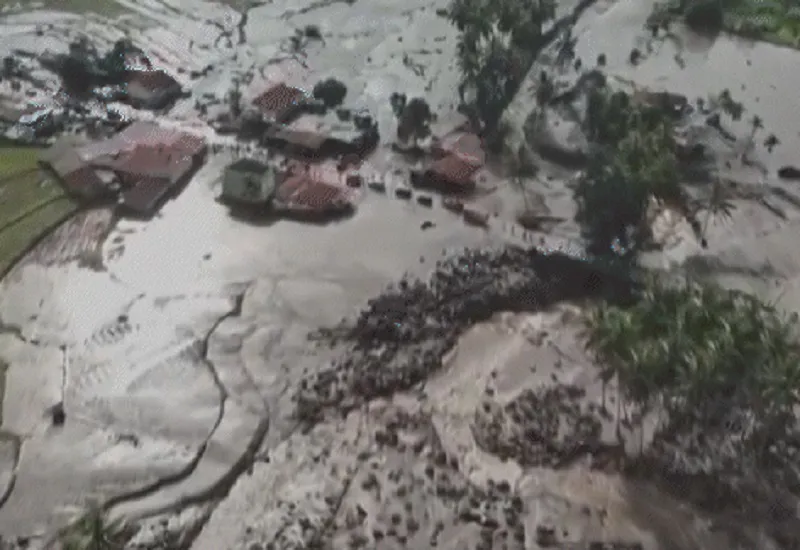 इंडोनेशिया में बाढ़ से मची तबाही, अब तक 41 लोगों की मौत...17 लापता