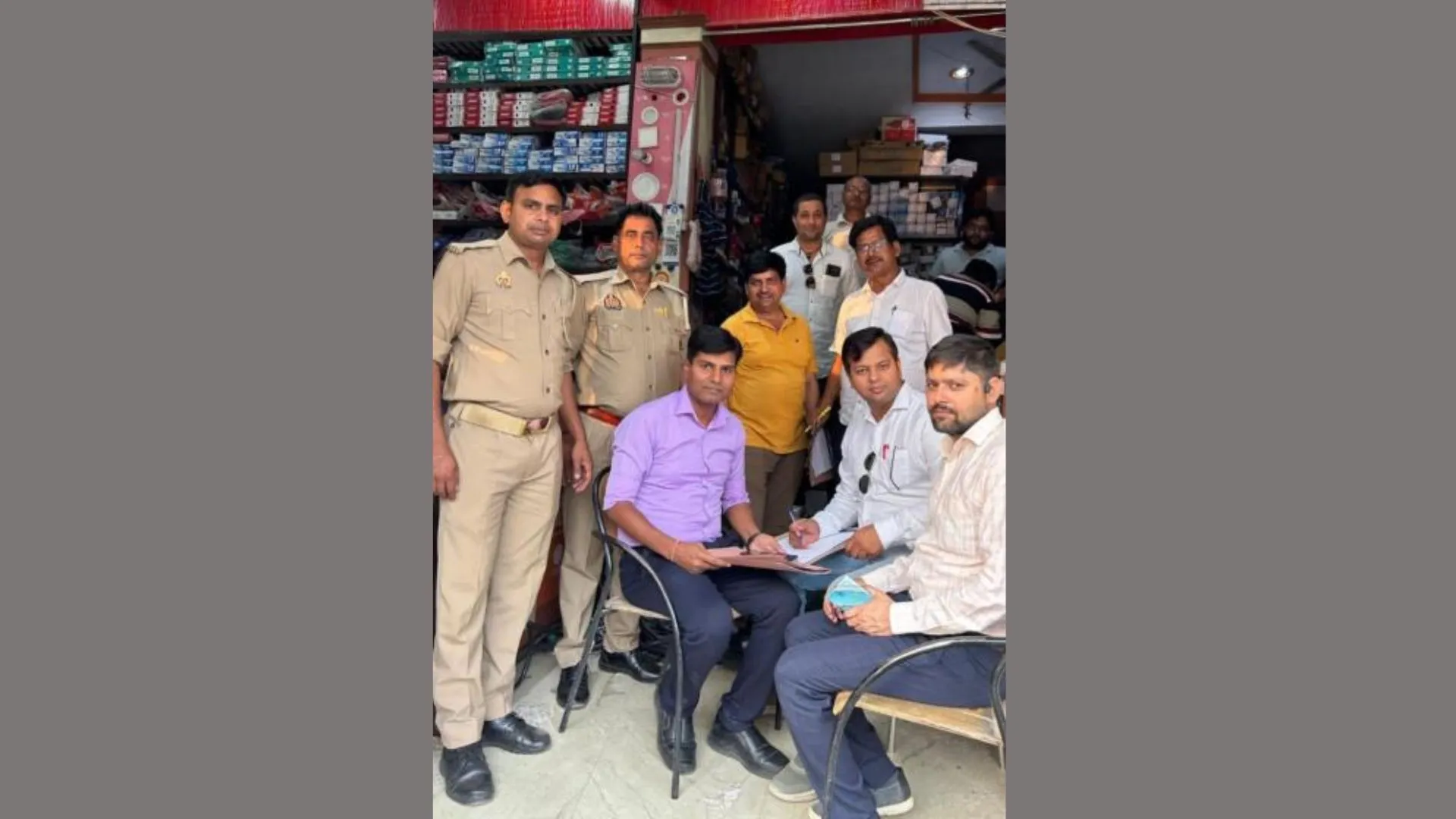 बरेली: इलेक्ट्रिकल सामान की दुकान पर जीएसटी का छापा, कर चोरी की चल रही है जांच