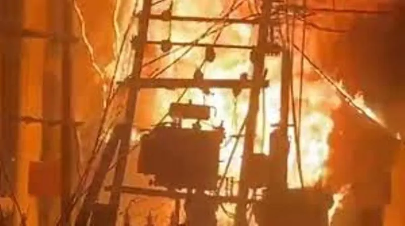 अल्मोड़ा: चौघानपाटा में 500 केवीए के ट्रांसफार्मर में लगी आग, मचा हड़कंप 