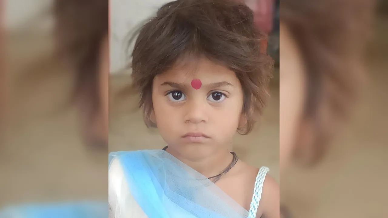 Etawah: छत पर खेलते समय तीन साल की बालिका अचानक गिरी नीचे...मौत, परिवार वालों का रो-रोकर बुरा हाल