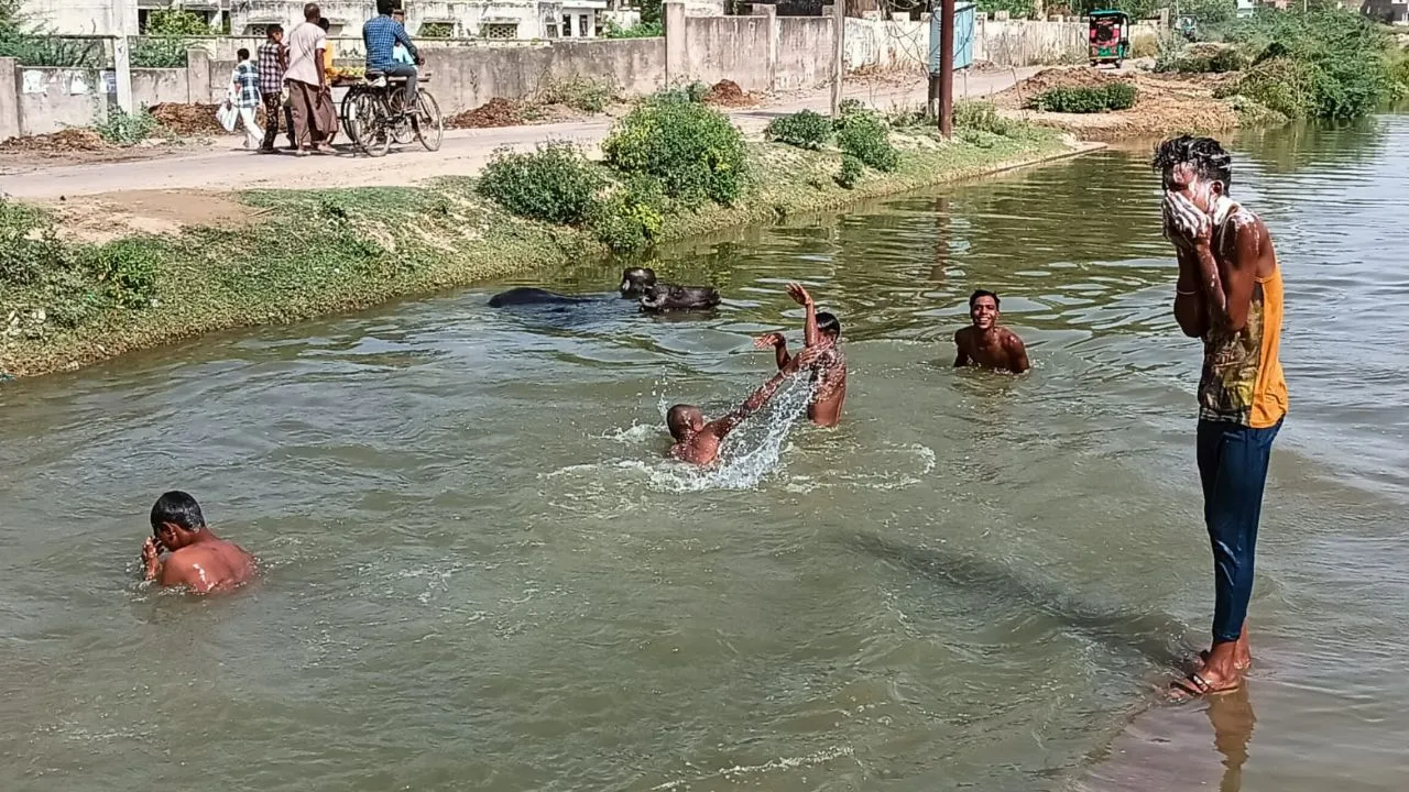 Fatehpur Weather News: पारा 47 डिग्री पहुंचा, लाकडाउन जैसा दिख रहा नजारा...चिलचिलाती धूप से पशु-पक्षी भी हो रहे बेहाल