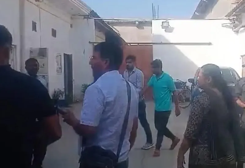 अमरोहा : नशे की दवा बनाने वाली फैक्ट्री को किया सील, बरामद हुआ 13 क्विंटल मादक पदार्थ