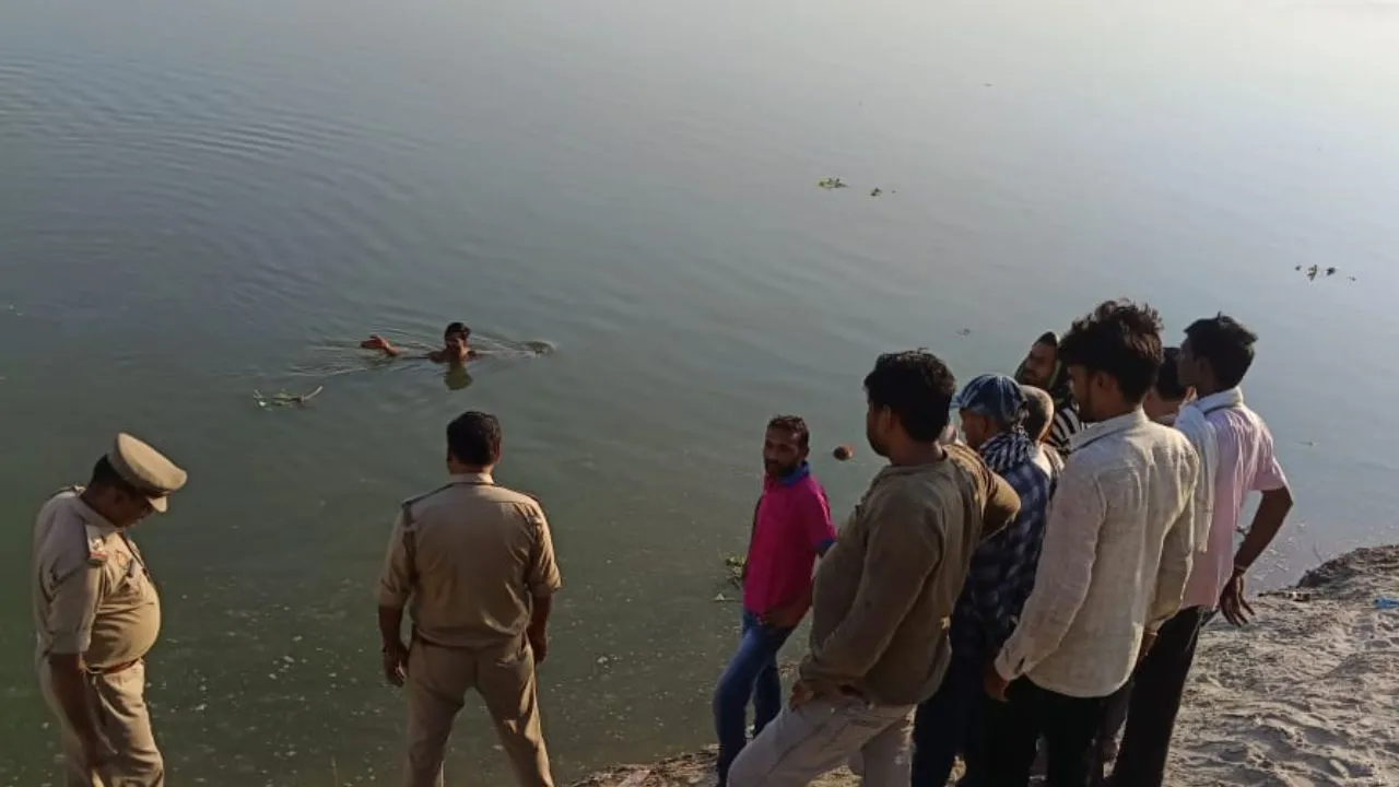 Unnao News: गंगा नहाने के दौरान कानपुर के पांच युवक डूबे, एक लापता...गोताखोरों ने चार को बचाया सकुशल