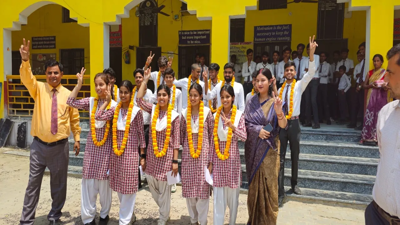 CISCE Result 2024: 12वीं में शिखर, 10वीं में रतन व सुहानी संयुक्त रूप से रहे अव्वल, परिणाम घोषित होते ही खुशी से झूम उठे मेधावी 