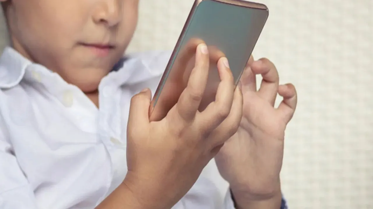 पीलीभीत: बच्चे ने SDM को लगाई कॉल, बोला- स्कूल में नहीं हो रही पढ़ाई, खाना भी खराब, शिक्षक करते हैं टाइम पास 