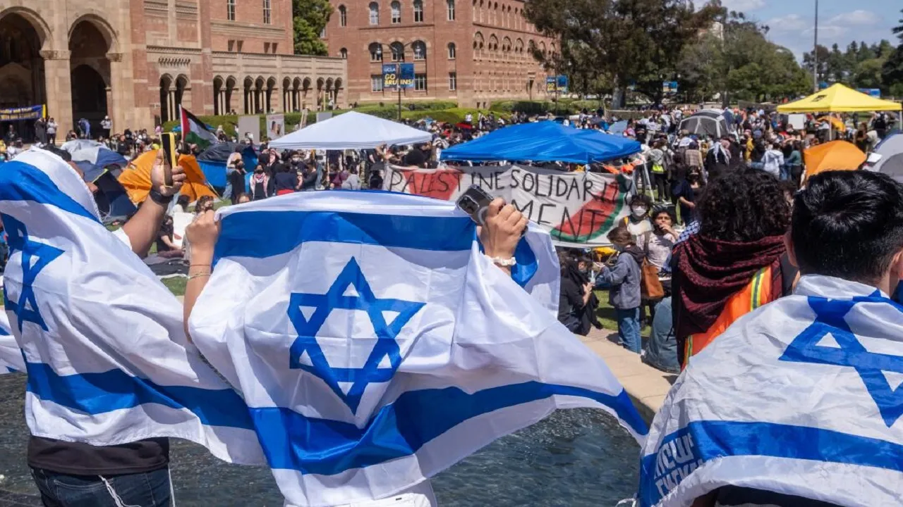 अमेरिका में फिलिस्तीन और इजराइल समर्थकों के बीच हुई झड़प, कार्रवाई नहीं करने पर यूसीएलए की आलोचना