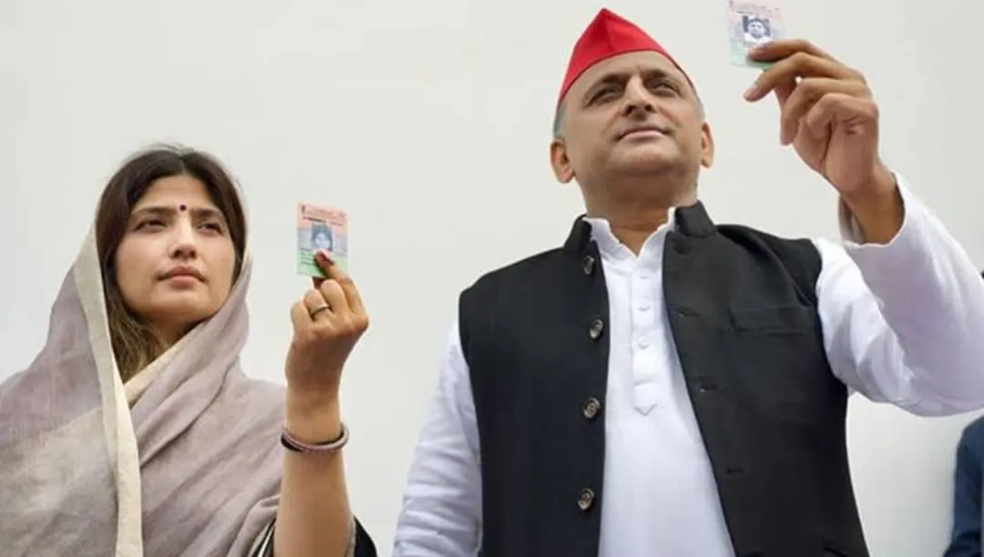 Etawah: सपा प्रत्याशी डिंपल यादव व सपा अध्यक्ष अखिलेश यादव ने सैफई में किया मतदान...11 बजे तक 11.66 फीसदी हुआ मतदान