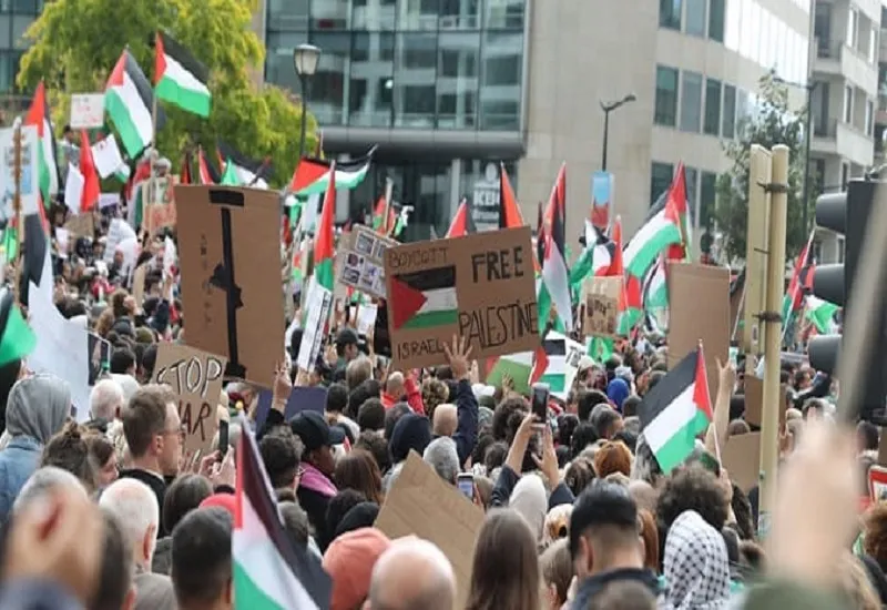 Israel–Hamas war : 'फिलिस्तीन में नरसंहार बंद करो...', ब्रसेल्स में हजारों लोगों ने किया प्रदर्शन