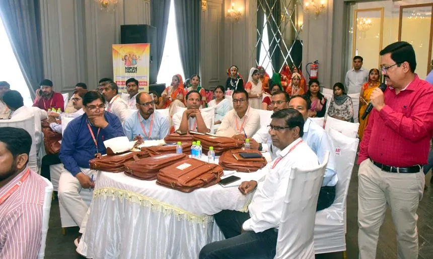  अपना बच्चा समझेंगे तभी पूरा होगा निपुण लक्ष्य, लखनऊ से अलीगढ़ पहुंचे शिक्षा विभाग के इस अधिकारी ने कही अहम बातें 