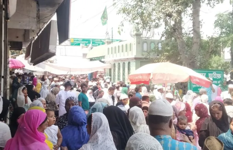 Bareilly News: दो दिवसीय उर्स का समापन, दूल्हा मियां के कुल शरीफ में उमड़े अकीदतमंद 