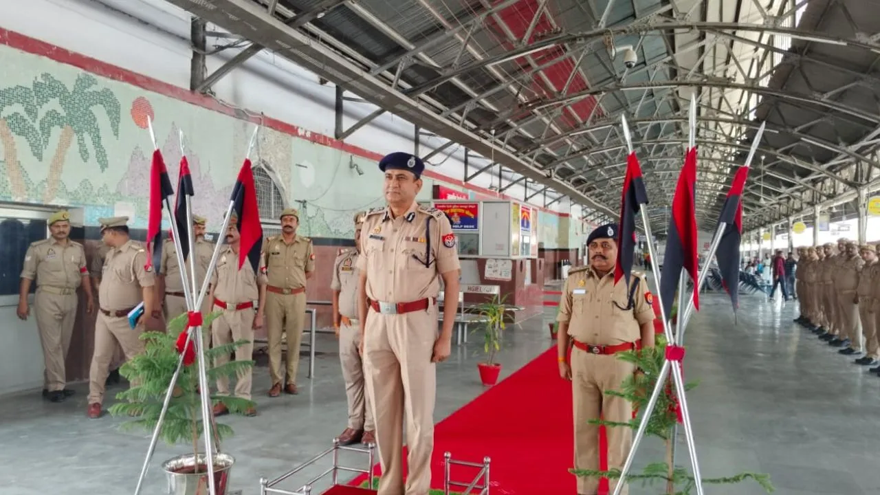 Kanpur News: एडीजी रेलवे ने कानपुर सेंट्रल स्टेशन का किया निरीक्षण...प्रभारी निरीक्षक को दिए ये जरूरी निर्देश