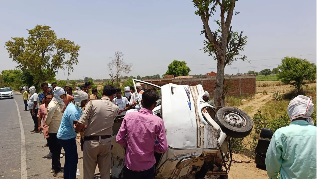 Kanpur Dehat Accident: तेज रफ्तार ट्रक ने ओमनी में मारी टक्कर...हादसे में चालक की मौत, मां-बेटे की हालत गंभीर