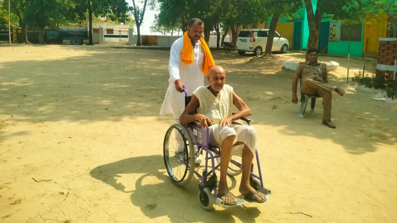 LIVE UP Lok Sabha Phase 5 विकलांग