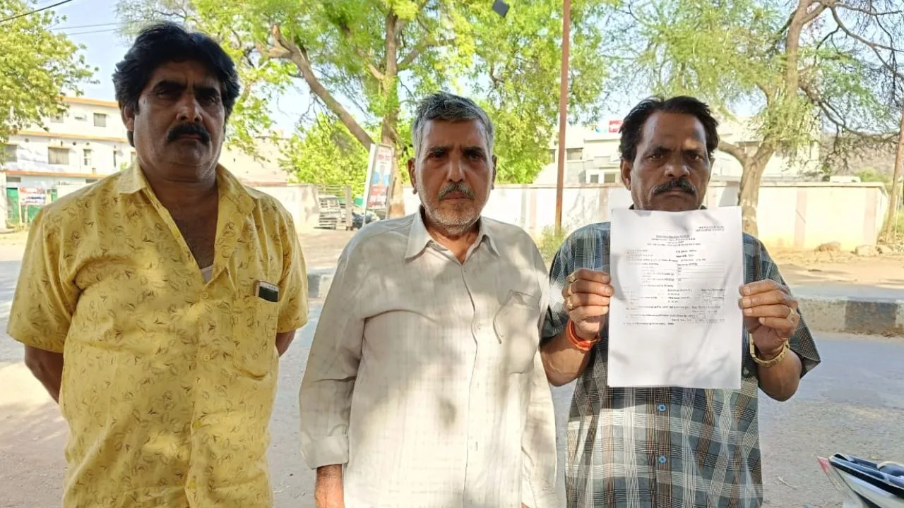 Chitrakoot: बदमाश मारपीट कर कार, चेन और नकदी लूट ले गए...पीड़ित आंख बनवाने आए थे, लगा रहे थे होटल का पता