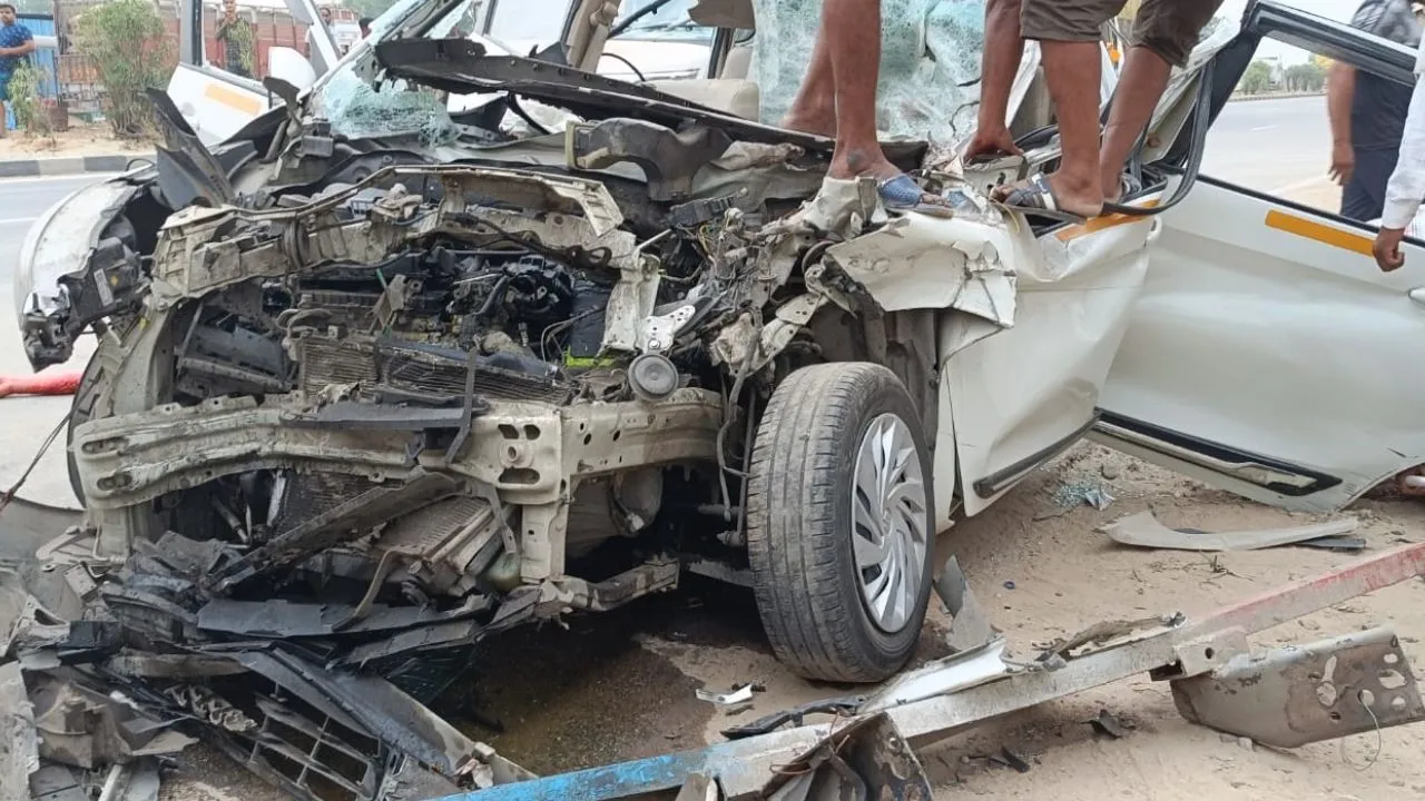 Kanpur Accident: तेज रफ्तार कार हाईवे किनारे खड़े ट्रक में जा घुसी...तीन की मौके पर मौत व दो घायल, परिजन रो-रोकर हुए बेहाल