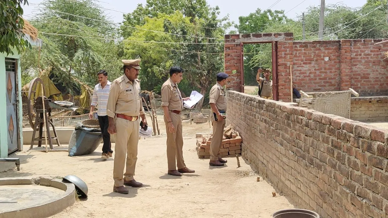 Auraiya News: हमलावरों ने मां-बेटे पर धारदार हथियार से किया हमला...हालत गंभीर होने पर आगरा रेफर