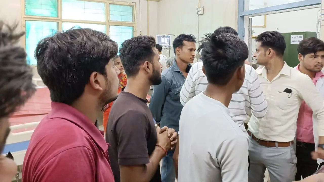 Farrukhabad: भगवान नरसिंह जयंती पर गंगा स्नान करने आये किशोर की डूबने से हुई मौत...गोताखोरों ने निकालने में एवज में मांगे पैसे