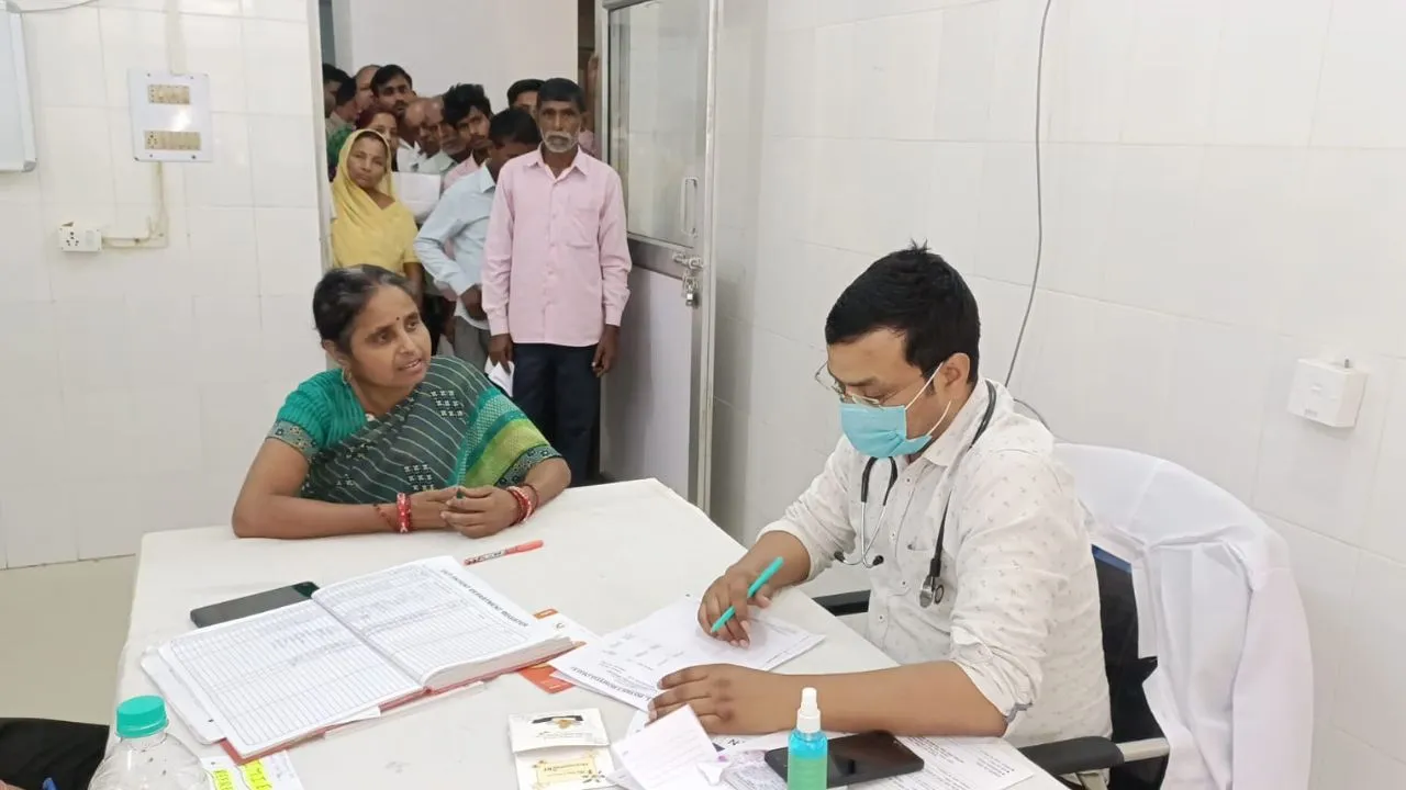 Farrukhabad: आसमान से बरस रही आग...लोग हो रहे फूड पॉइजनिंग, डायरिया के शिकार, डॉक्टर बोले- इस तरह करें बचाव