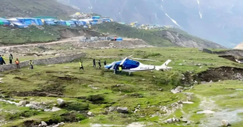 देहरादून: केदारनाथ धाम में हेलीकॉप्टर की इमरजेंसी लैंडिंग, बड़ा हादसा टला