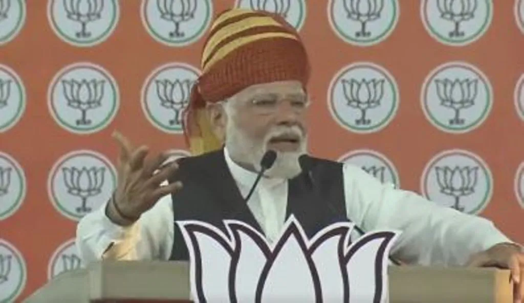 सत्तर साल तक शासन करने के बावजूद कांग्रेस पूरे देश में संविधान लागू नहीं कर सकी: PM मोदी 