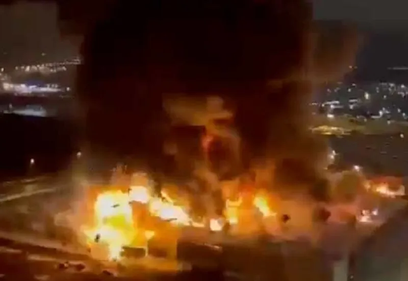 Poland : वारसॉ के शॉपिंग सेंटर में लगी भीषण आग, निवासियों को घर के अंदर रहने के निर्देश 