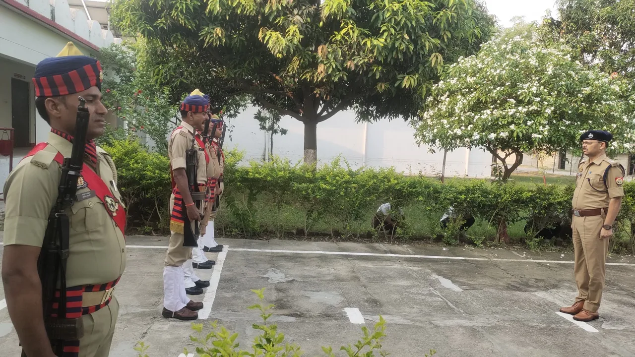 श्रावस्ती: पुलिस अधीक्षक ने जांचीं कैंटीन, बैरक, जिम तथा भोजनालय की गुणवत्ता 