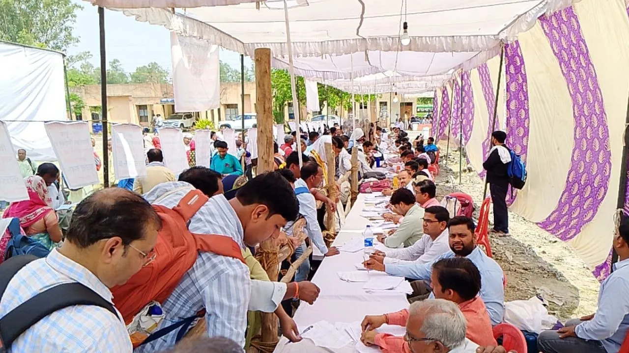 Lok Sabha Election 2024: उन्नाव में कल कड़ी सुरक्षा में होगा मतदान...पोलिंग पार्टियां रवाना, चप्पे-चप्पे पर पुलिस बल तैनात