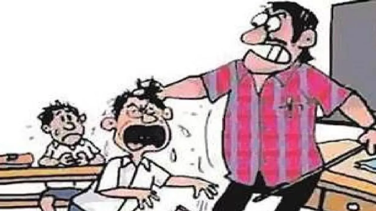 Kanpur: कम अंक लाने पर शिक्षक ने छात्र की बेरहमी से की पिटाई...मुंह से खून निकलता देख परिजन हुए आक्रोशित, स्कूल में किया हंगामा