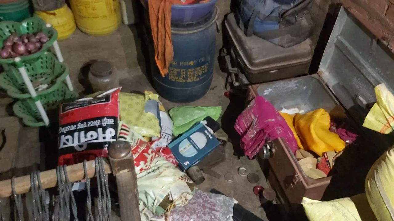 Kanpur: सजेती में लाखों रुपये के जेवरात व नगदी ले गए चोर...दो सगे भाइयों सहित भतीजे के घर को चोरों ने बनाया निशाना