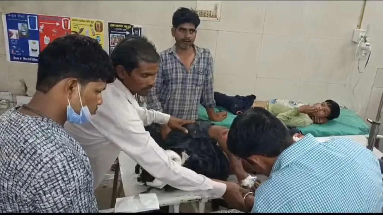 बहराइच: एक किलोमीटर तक बाइक सवार दोस्तों को घसीट कर ले गई कंबाइन मशीन, एक दोस्त की मौत, दूसरा गंभीर हालत में लखनऊ रेफर