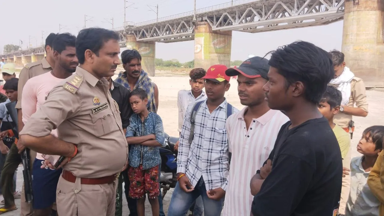 Unnao Crime: गंगा नहाने आए कानपुर के चार छात्र डूबे...एक लापता, गोताखोरों ने तीन को सकुशल निकाला बाहर