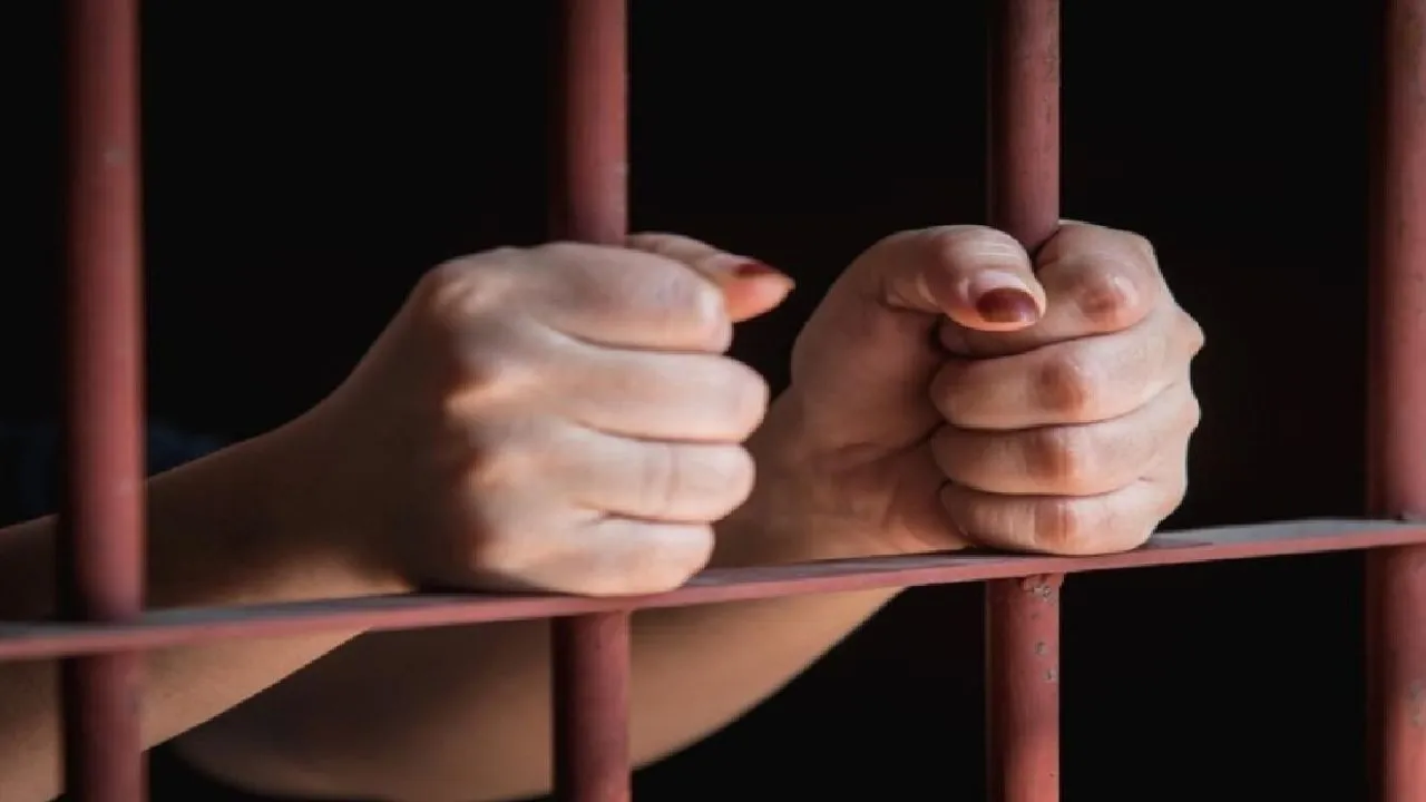 Kanpur: रिहाई के बाद भी दो साल तक सलाखों के पीछे रही बुजुर्ग महिला...ऐसे खुला मामला, अब बाबू की हो रही जमकर किरकिरी