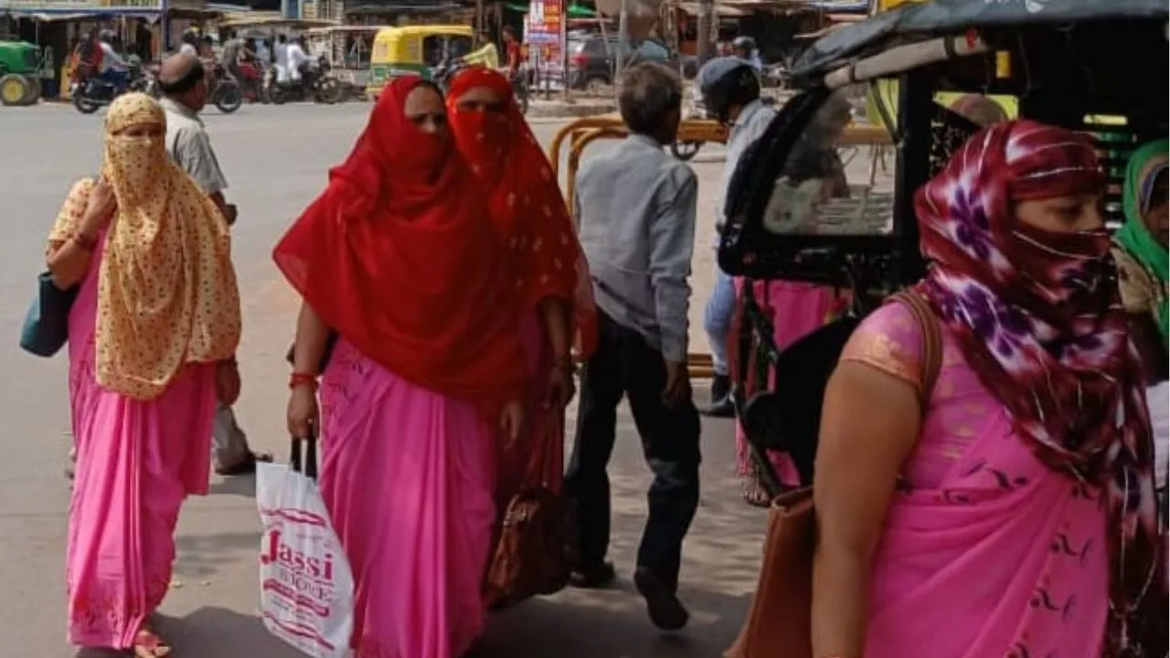 Unnao Weather News: गर्मी का पारा हुआ हाई, तपिश से जनता बिलबिलाई...सिर ढक कर निकल रहे लोग