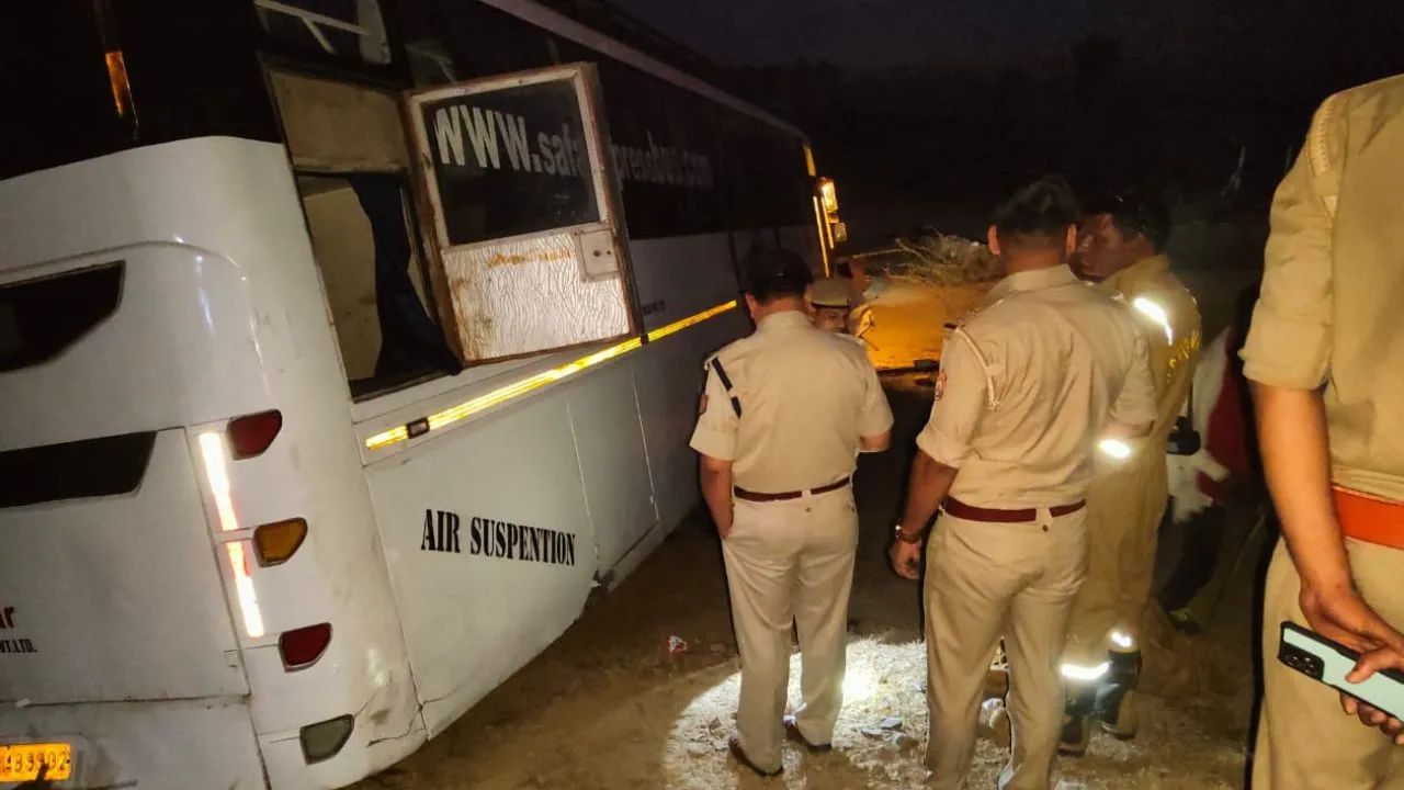 Kannauj Accident: आगरा लखनऊ एक्सप्रेस-वे पर ट्रक से टकराकर बस खाई में गिरी...मची चीख-पुकार, 14 यात्री घायल