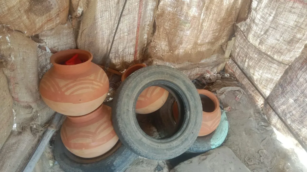 Banda News: नरैनी नगर पंचायत के प्याऊ के मटके पड़े खाली, कैसे बुझे प्यास