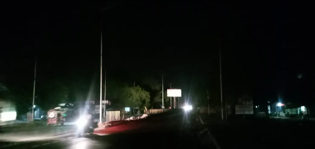 पीलीभीत: संभलकर करें सफर...हाईवे पर नहीं जलती लाइट, डिवाइडर भी क्षतिग्रस्त...हादसों की रोकथाम को लेकर दावे, सुधार पर नहीं ध्यान