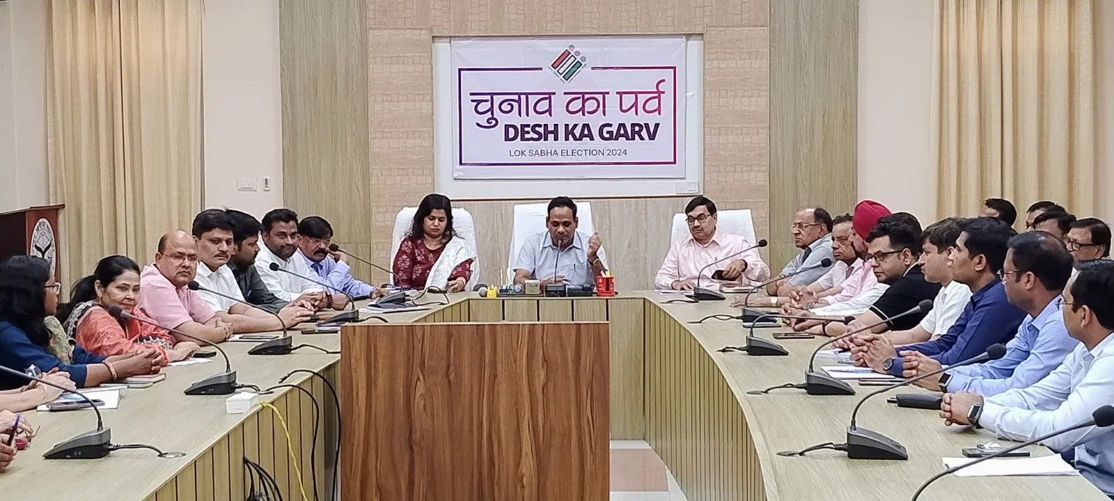 शाहजहांपुर: उद्यमियों और प्रधानाचार्यों से मतदान बढ़वाने का आह्वान, 13 मई को होनी है वोटिंग