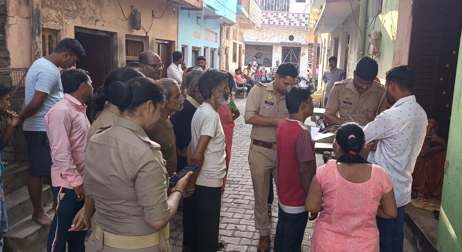 पीलीभीत: मकान में मिला वृद्धा का शव, बेटी बोली- भाई ने कर दी जहर देकर हत्या
