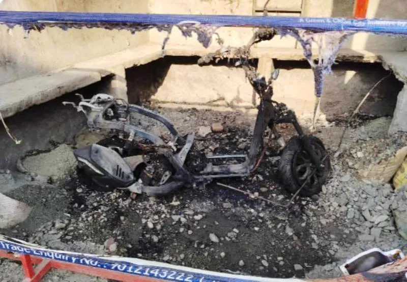 भीमताल: अराजक तत्वों ने फूंकी चेकपोस्ट के अंदर रखी स्कूटी