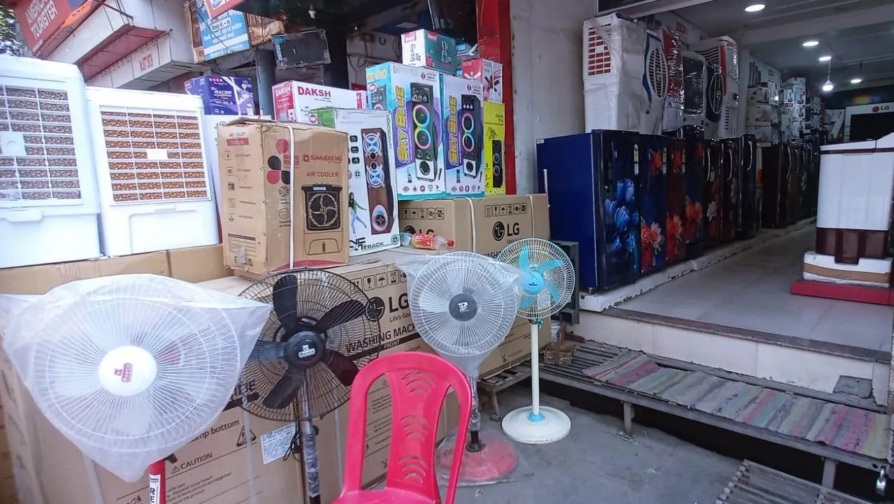 पीलीभीत: तराई में चढ़ा पारा...गर्मी ने बेहाल, बाजार में एसी-कूलर की बढ़ गई डिमांड