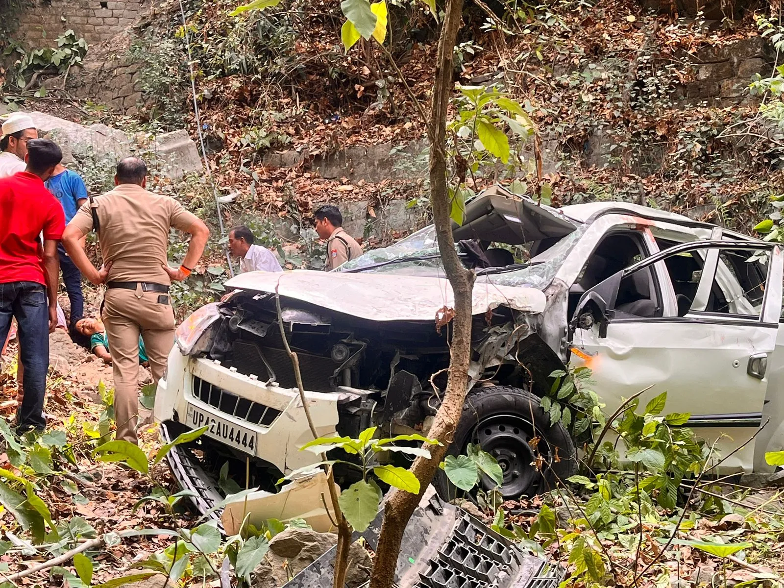 हल्द्वानी: पर्यटकों की XUV गाड़ी 100मी.गहरी खाई में गिरी, एक की मौत
