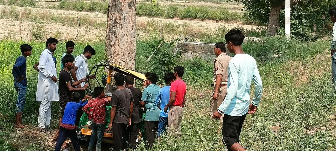 बदायूं: दातागंज मार्ग पर अनियंत्रित होकर पलटा टेंपो, महिला की मौत